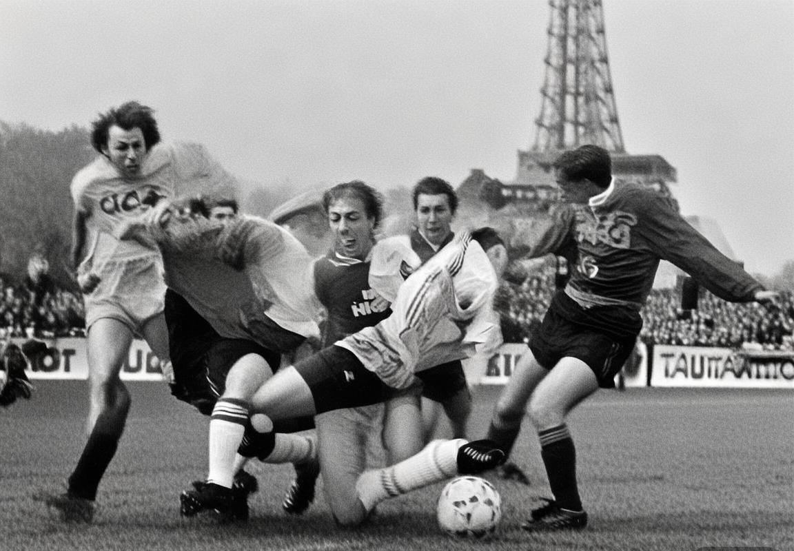 巴黎圣日耳曼VS皇家马德里：巅峰对决战术解析与精彩瞬间(图4)